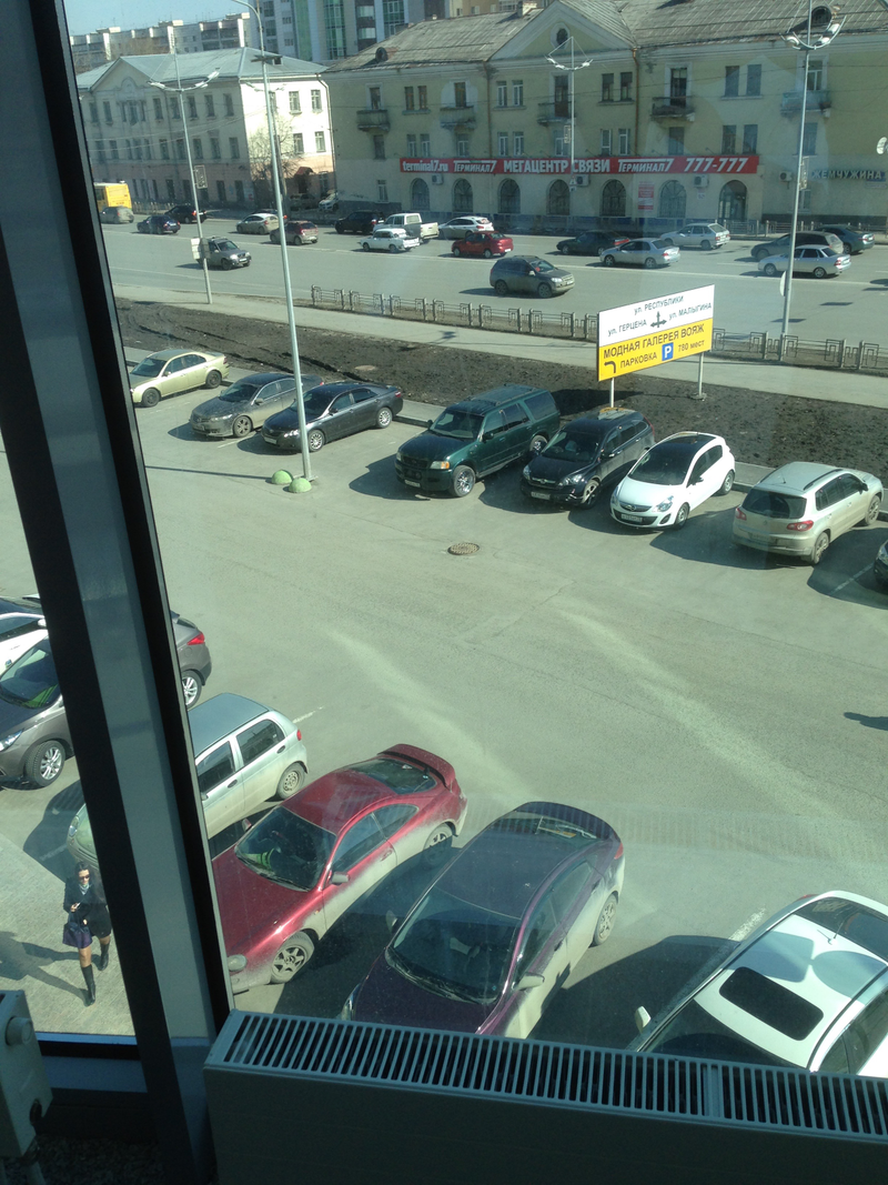 Illustration for article titled Photos I took of cars when I was in Russia